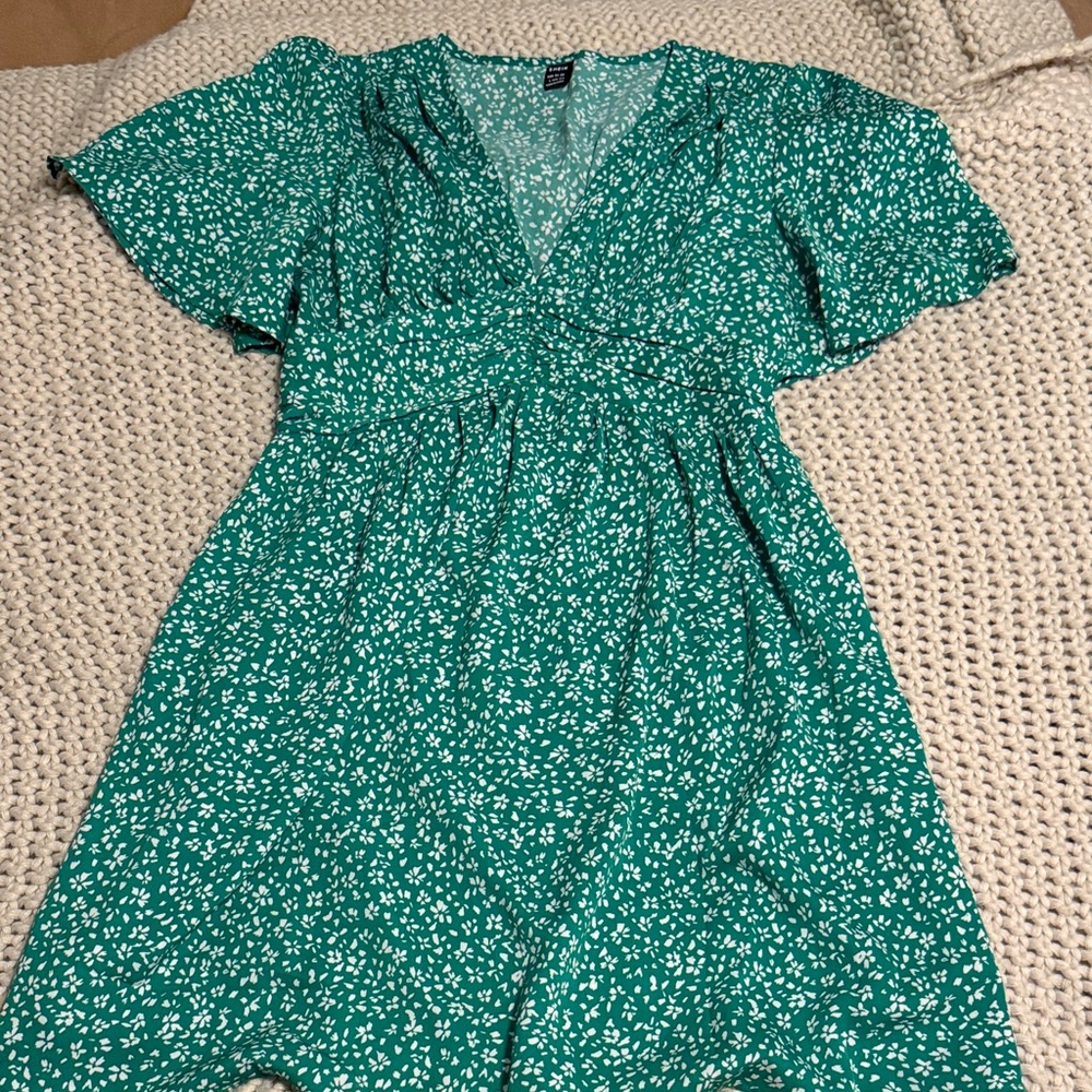 SHEIN Green Floral Patterned Top